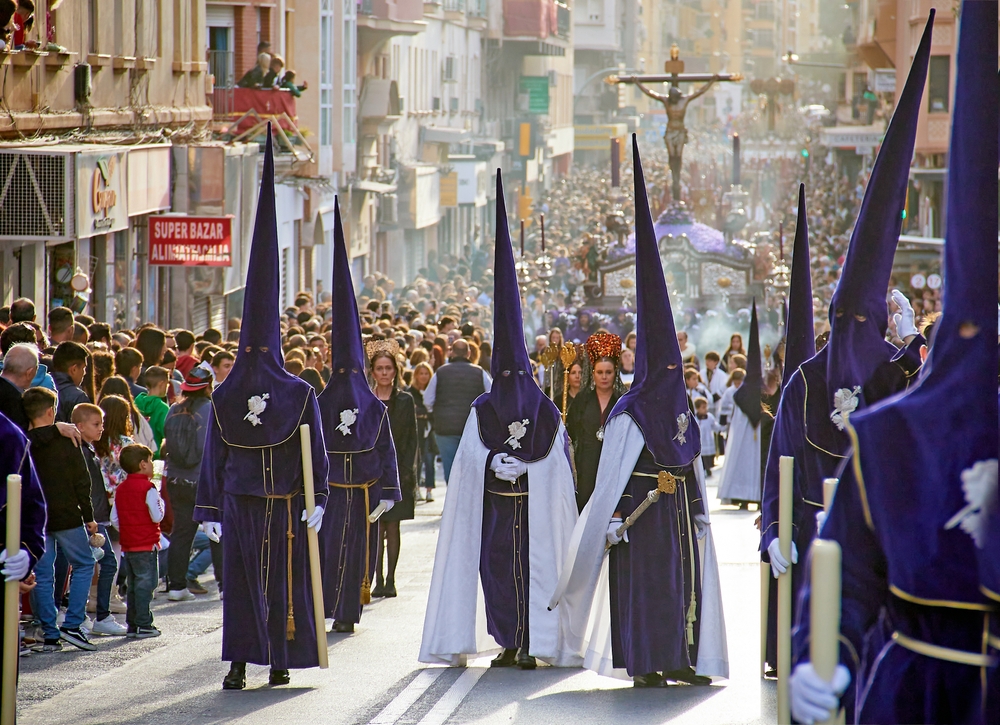 Nazarenos walking