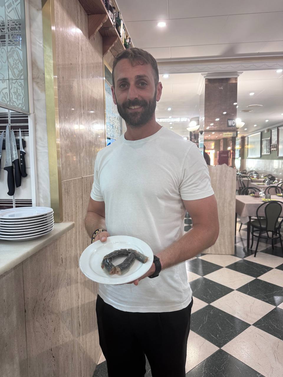 Iván Roldán waiter at El Palmar restaurant