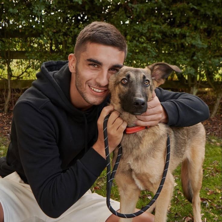 Ferran Torres with rescued dogs