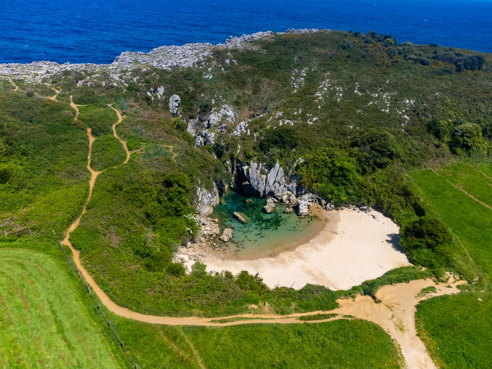 Playa de Gulpiyuri Asturias
