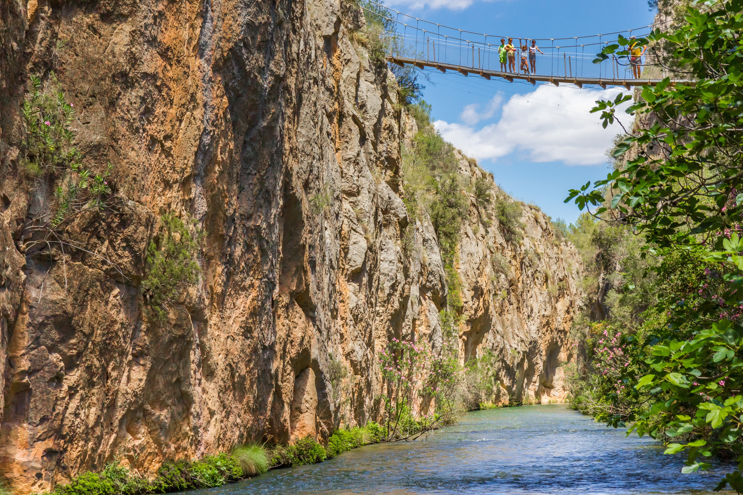 Chulilla hanging bridge spanning a gorge