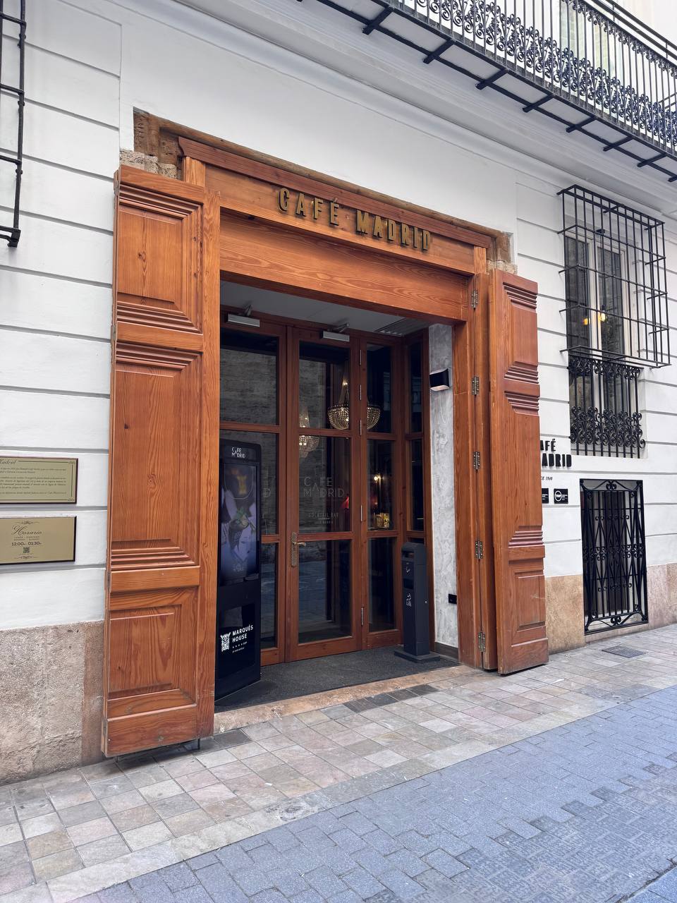 Café Madrid exterior