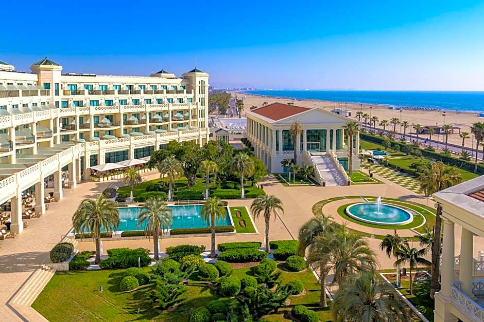 Las Arenas Balneario Resort Spa Hotel