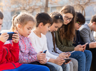 20minutos asked parents about ban of social media for children