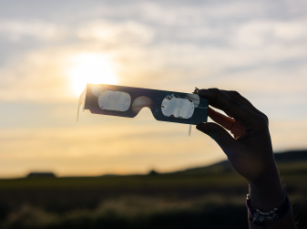 Valencia Distributes Free Glasses for the August 12 Solar Eclipse