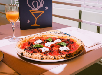 Grosso Napoletano gives away free pizza all over Spain