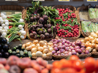 Most Spaniards Still Prefer Markets Over Stores for Fresh Food, Study Finds