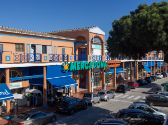 Easter Shopping in Spain: Supermarket and Shopping Centre Opening Hours for 2026