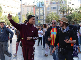 A Spanish Actor Walked 400 km from Madrid to Valencia to Remember the DANA Victims