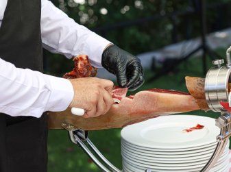A truly Spanish profession: how to become a jamón carver