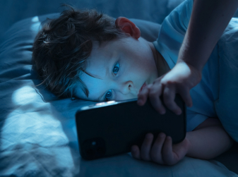 What do experts think about the ban of social networks for children?