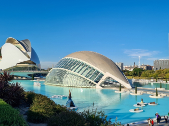 The Complete Guide to Valencia: Landmarks, Markets, Beaches, and What to Eat