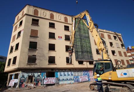 Valencia Begins Demolishing the Abandoned Campanar Building Locals Call "Chernobyl"