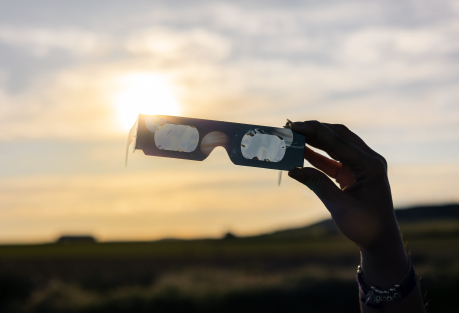 Valencia Distributes Free Glasses for the August 12 Solar Eclipse