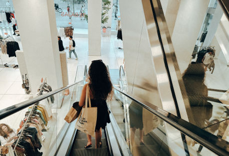 Spain's 2026 Summer Sales Start Early: When Mango, Zara, H&M, and El Corte Inglés Cut Prices
