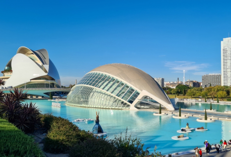 The Complete Guide to Valencia: Landmarks, Markets, Beaches, and What to Eat