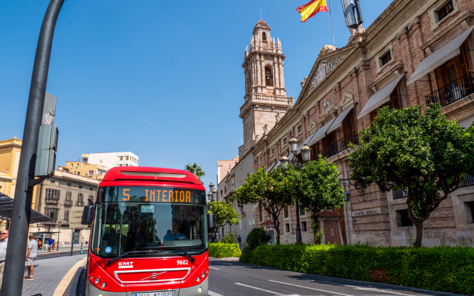 Valencia Boosts 12 Bus Lines to the Beaches for Summer — From 13 June