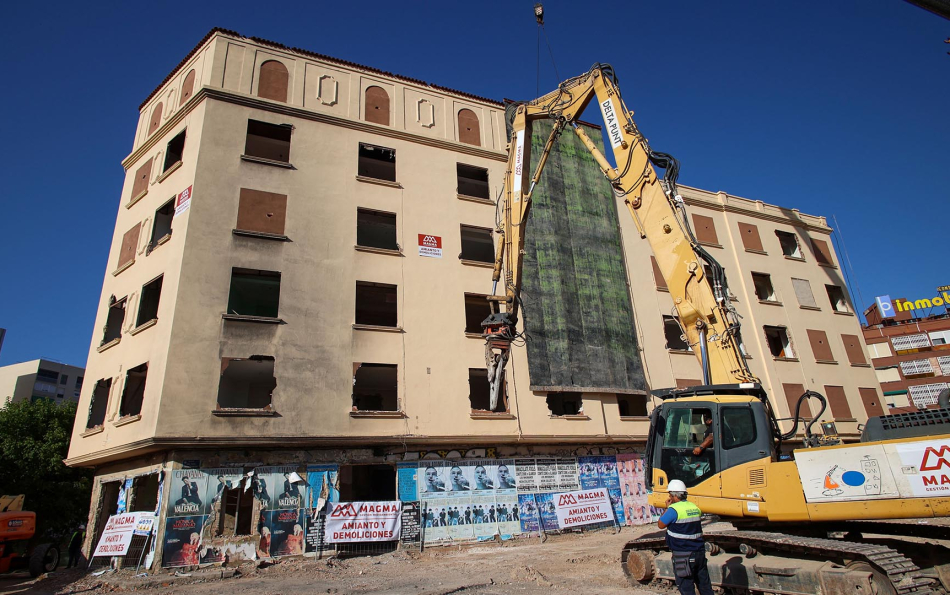 Valencia Begins Demolishing the Abandoned Campanar Building Locals Call "Chernobyl"