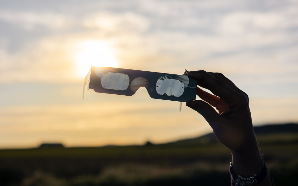Valencia Distributes Free Glasses for the August 12 Solar Eclipse