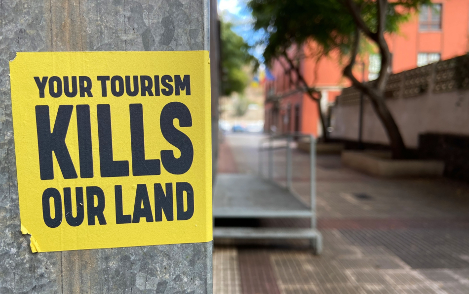 25,000 Protesters March Against Mass Tourism in Mallorca as Police Clashes Leave Multiple Injured