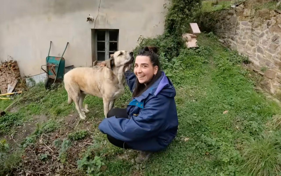 She Bought an Abandoned House in Asturias for €6,000 and Rebuilt It Alone