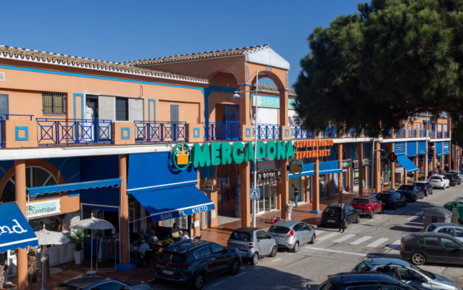 Easter Shopping in Spain: Supermarket and Shopping Centre Opening Hours for 2026