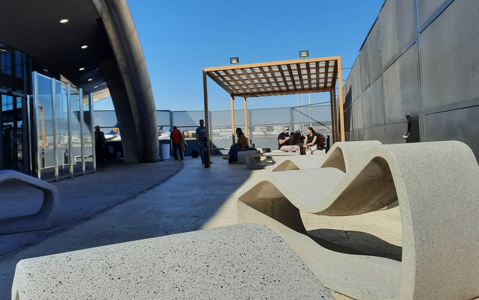 Fresh Air & Runway Views: Valencia Airport Opens New Panoramic Passenger Terrace
