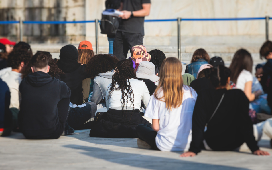 A Valencia Public School Has Invited Parents and Pupils to a Sleepover-Protest Inside the School Gym