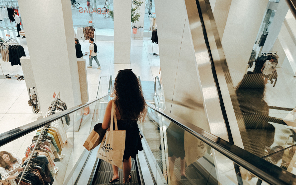 Spain's 2026 Summer Sales Start Early: When Mango, Zara, H&M, and El Corte Inglés Cut Prices