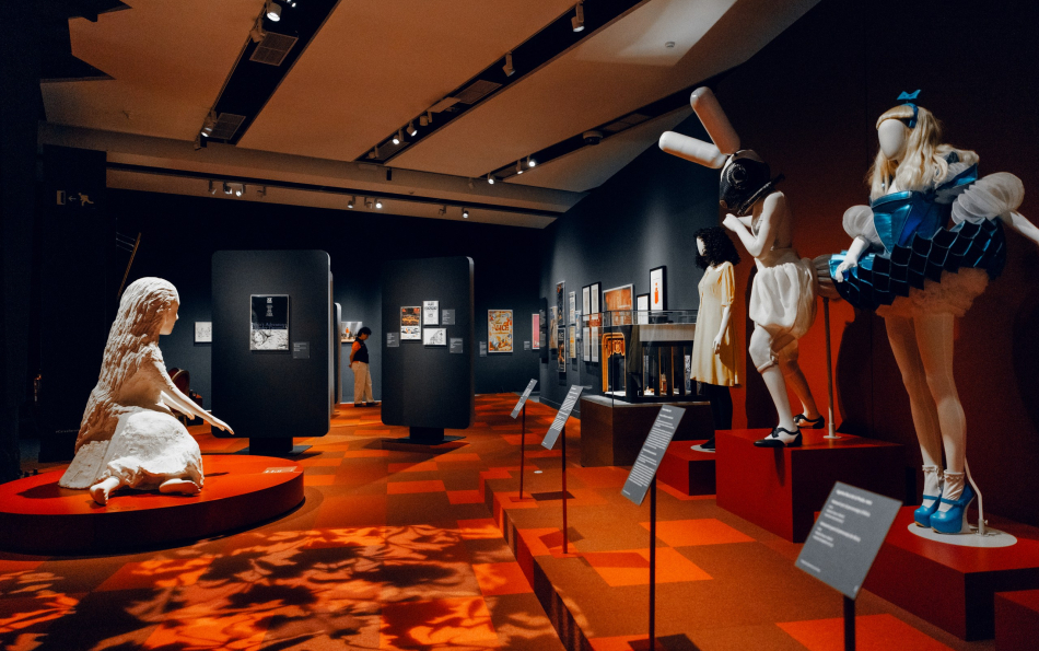 "Alice's Worlds" Immersive Exhibition Opens at CaixaForum Valencia