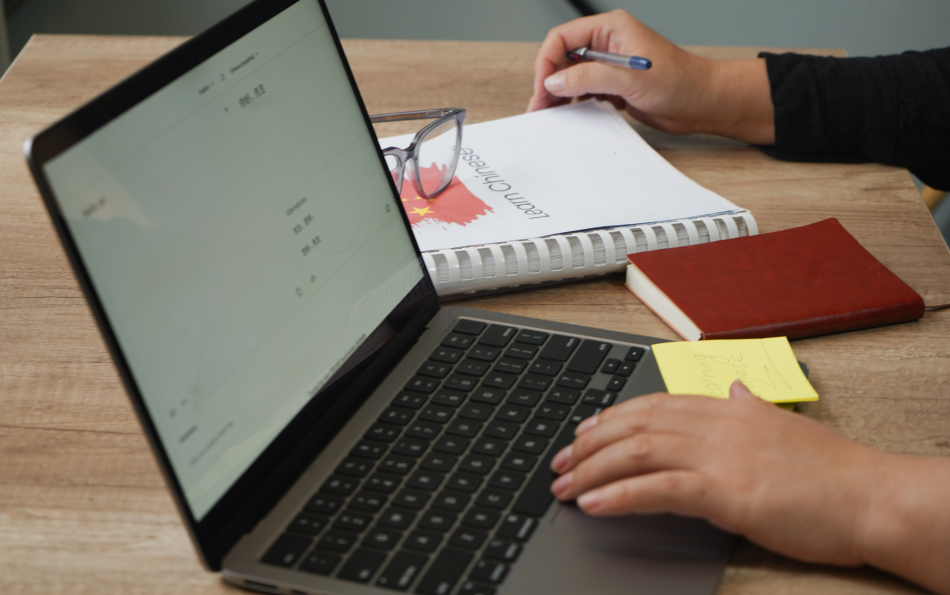 Valencia's Official Language Schools Open Enrolment on 18 June — Everything You Need to Know