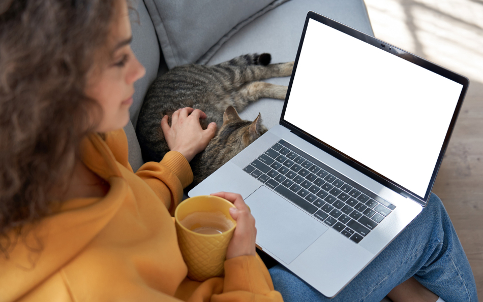 A Psychologist, a Nutritionist, and a Marketer: How People Use ChatGPT in 2025