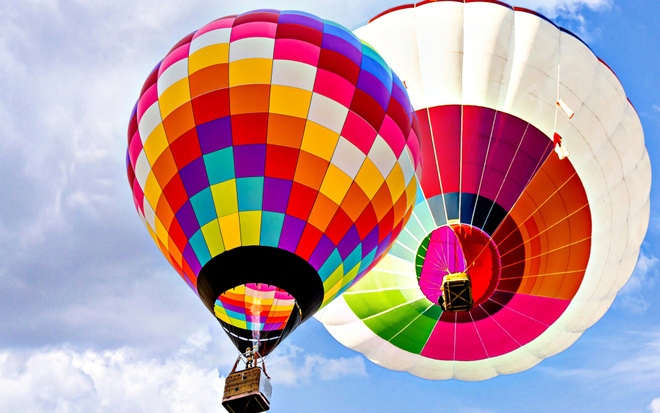 Castellón's International Wind Festival Returns with 800 Kites, LED Night Shows, and Balloon Rides